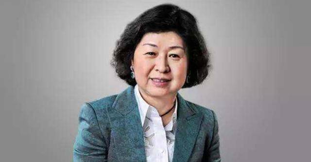 为"收破烂"一个月内暴瘦十斤,终靠此发家,成为中国女首富_张茵_废纸