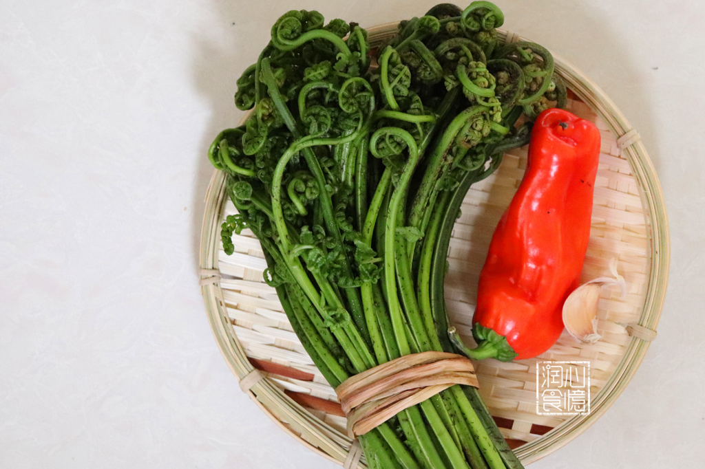 这菜只有春天才能吃到,因为"致癌"很多人不敢吃,真相不是这样_水蕨菜_