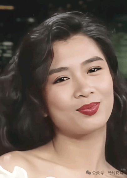 她是"三级艳后",迷倒成龙,61岁胖到220斤,却依旧美到勾人心魄_吴家丽