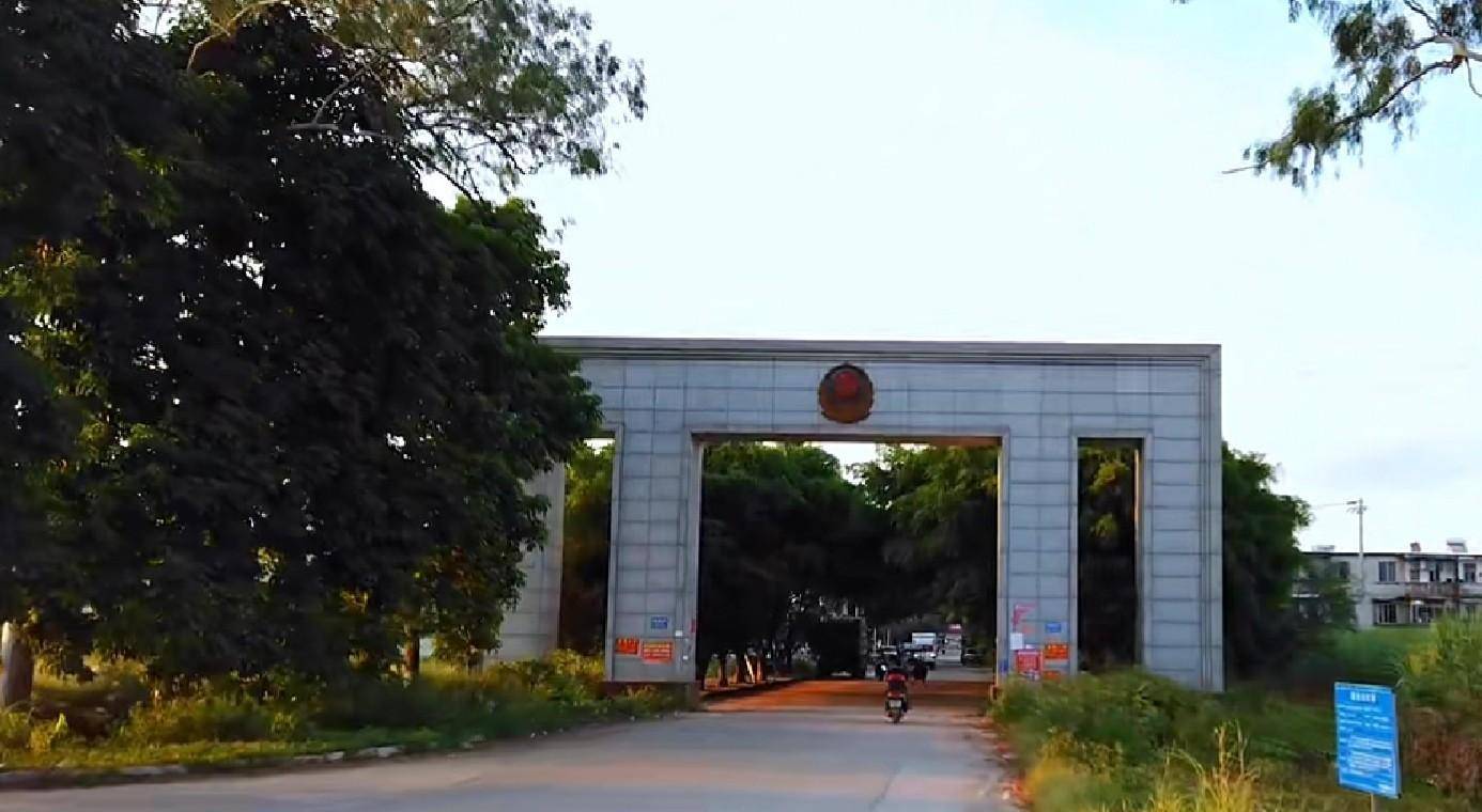 廖平农场始建于1951年,表面看是国营单位的农场,实则是一所监狱,原名