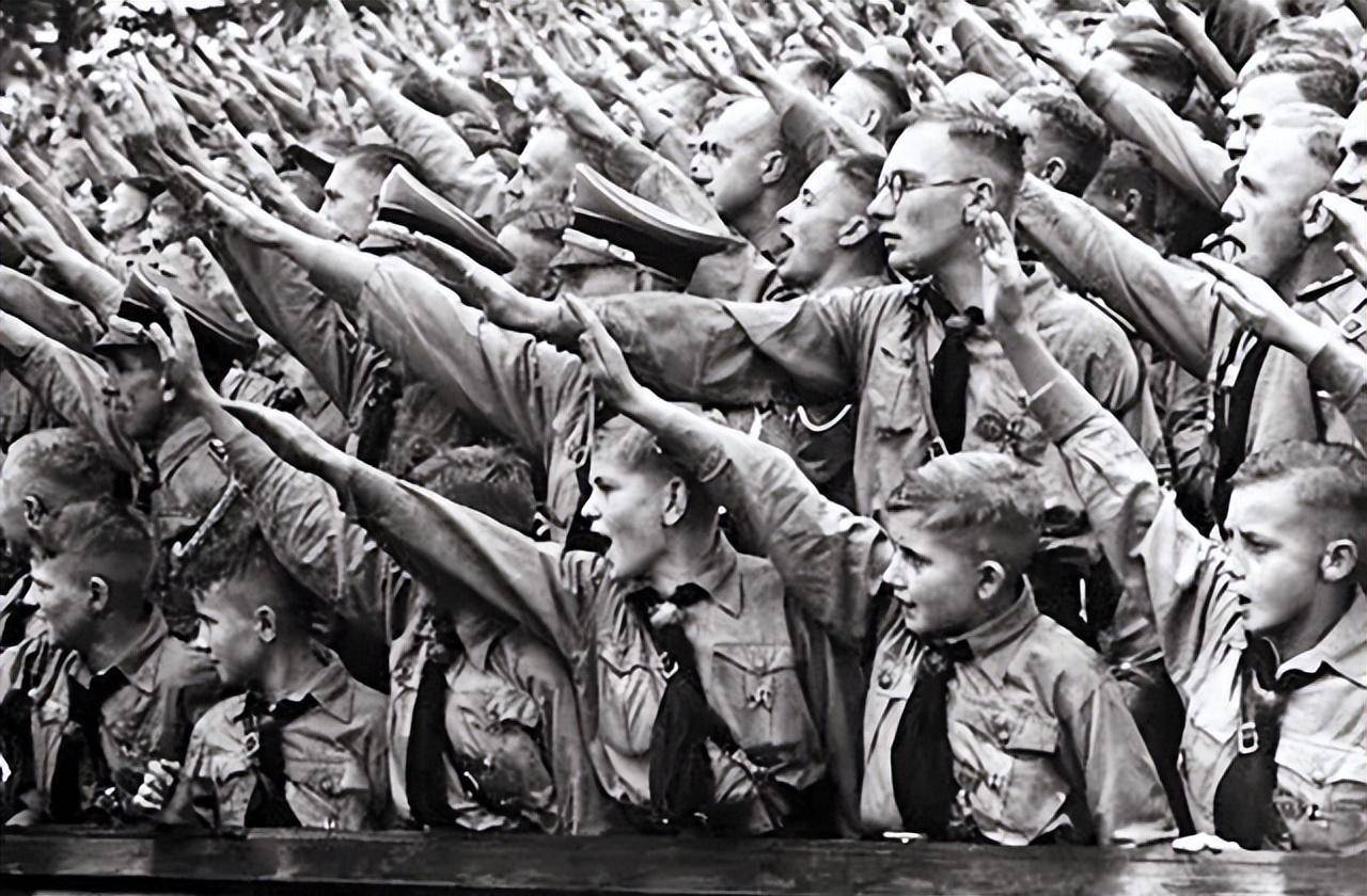 原创16年波兰发现时间胶囊纳粹分子80多年前埋下旧报纸像新的一样