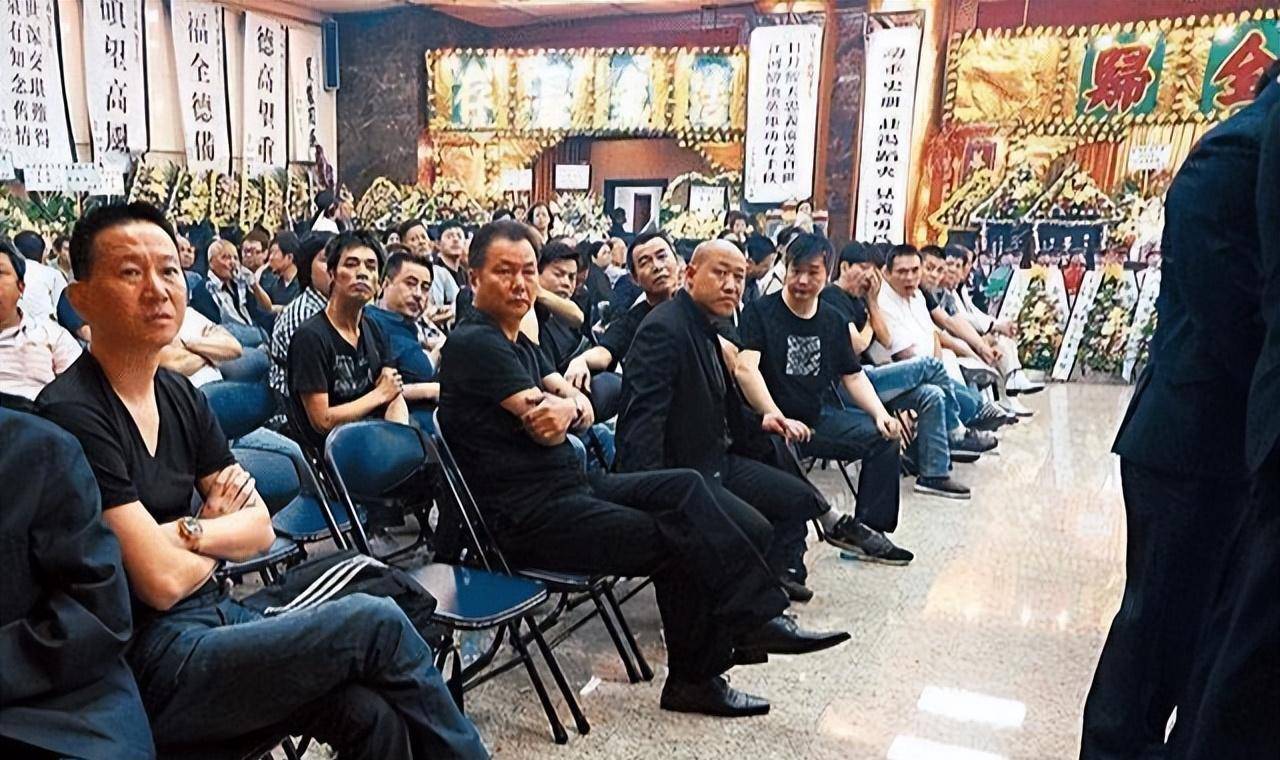 为什么香港有那么多黑帮1997年香港回归黑帮到底去哪了