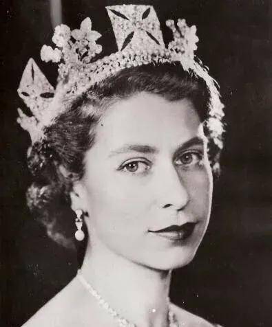 从美丽公主到绝代女王61世上真实的童话61伊丽莎白二世的完美人生