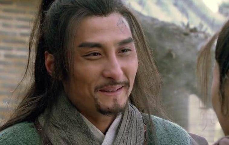 原创水浒传中射杀晁盖的人就藏在他身边跟林冲同级花荣被冤枉了