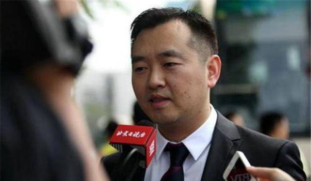 原创乒乓球王子孔令辉现状因追债事件被免职如今赋闲在家卖茶壶