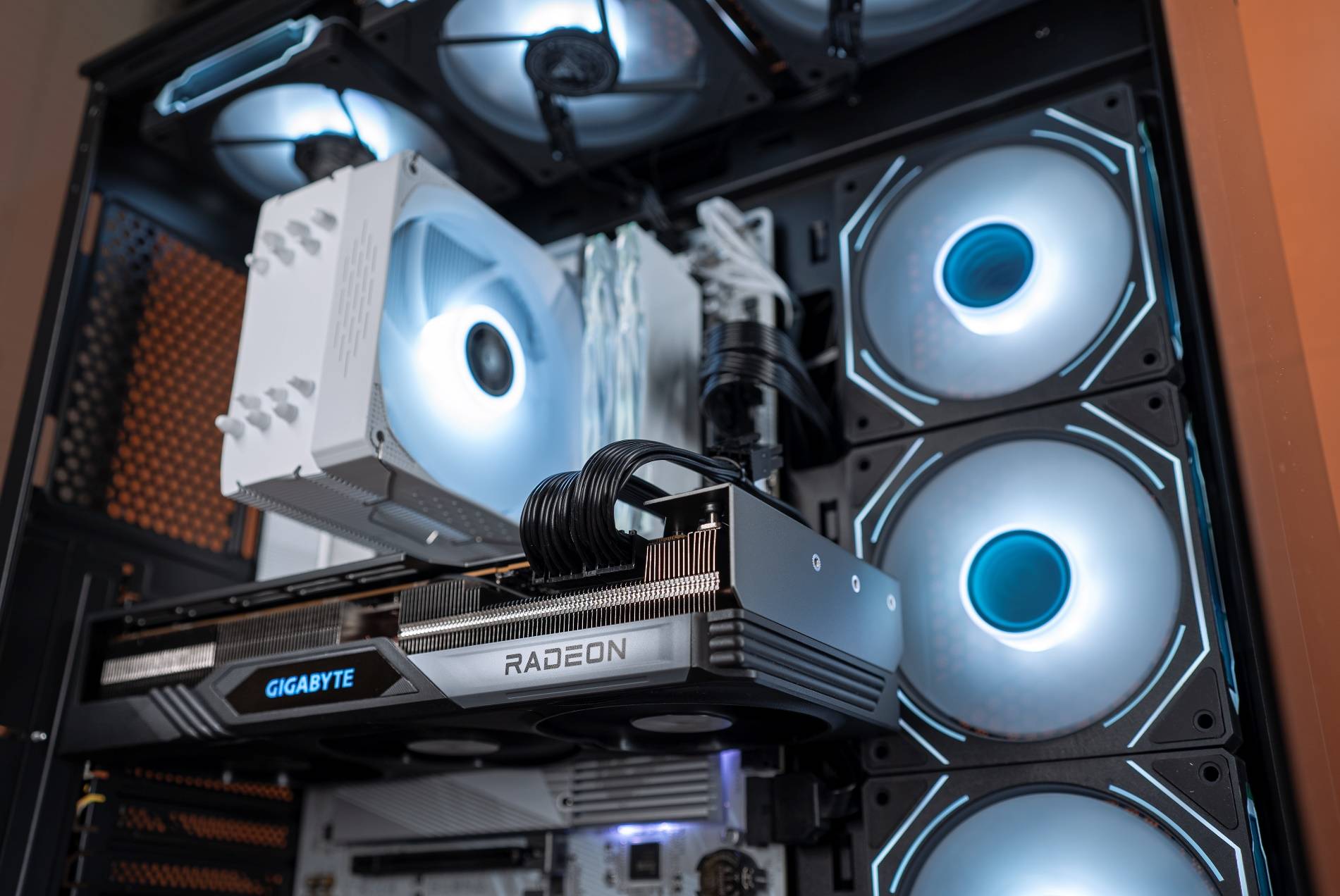 4k游戏性价比之选技嘉rx7900gre魔鹰16g评测