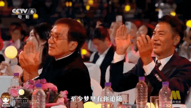 成龙近照曝光70岁风采尽显引发关注