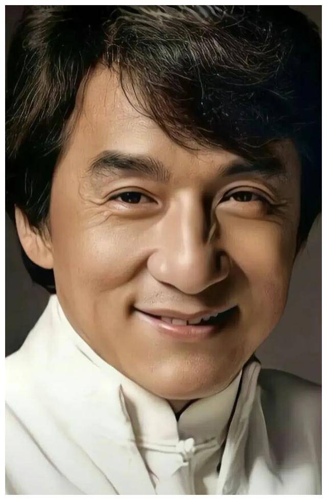 成龙头发花白网友晒出断崖式衰老照震撼一时