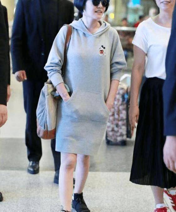 原创原创卫衣算啥小s徐熙娣穿的卫衣裙才真洋气配沙宣头太潮