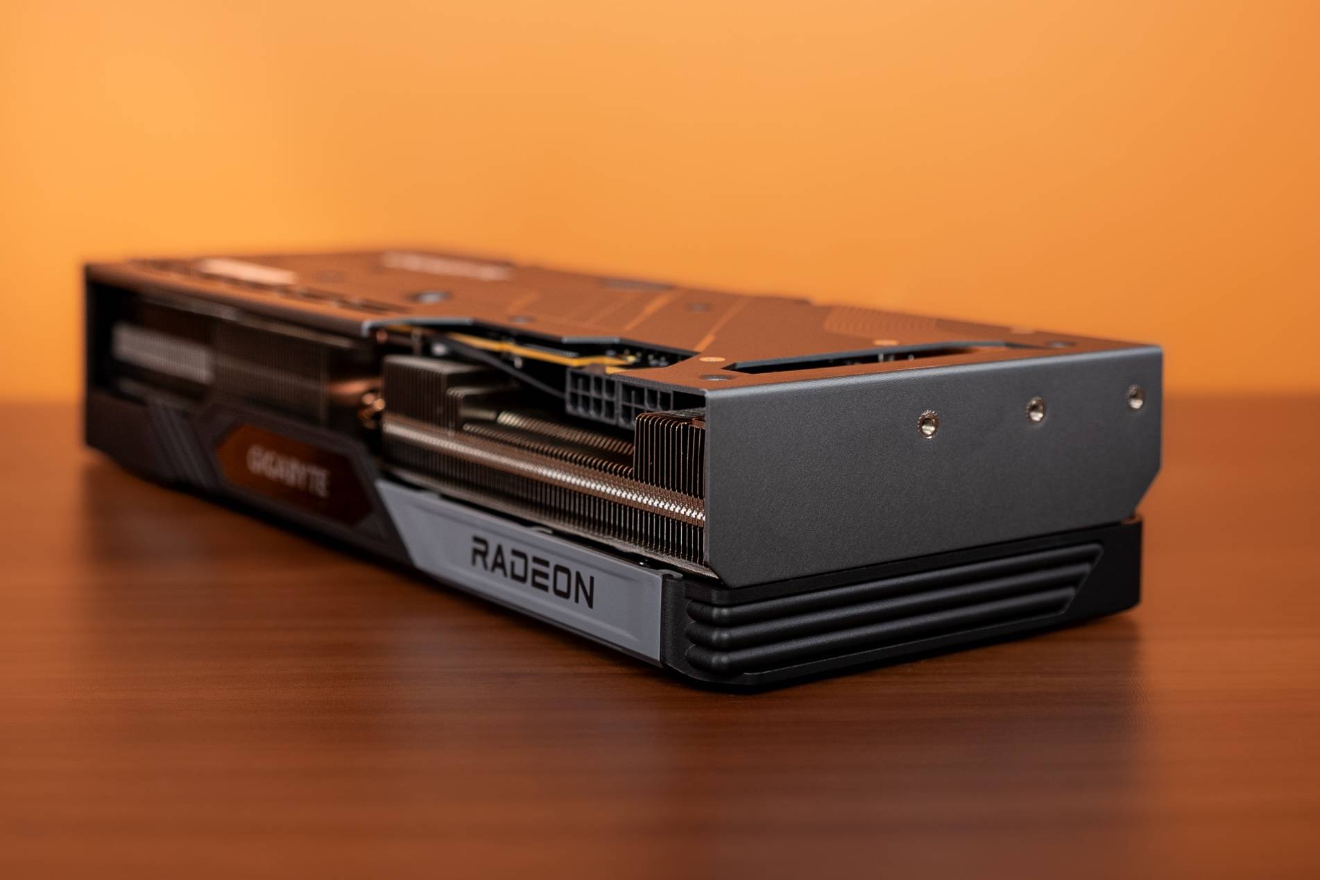 搭配技嘉板卡的rgb fusion功能与控制中心软件能够实现高度整合的rgb