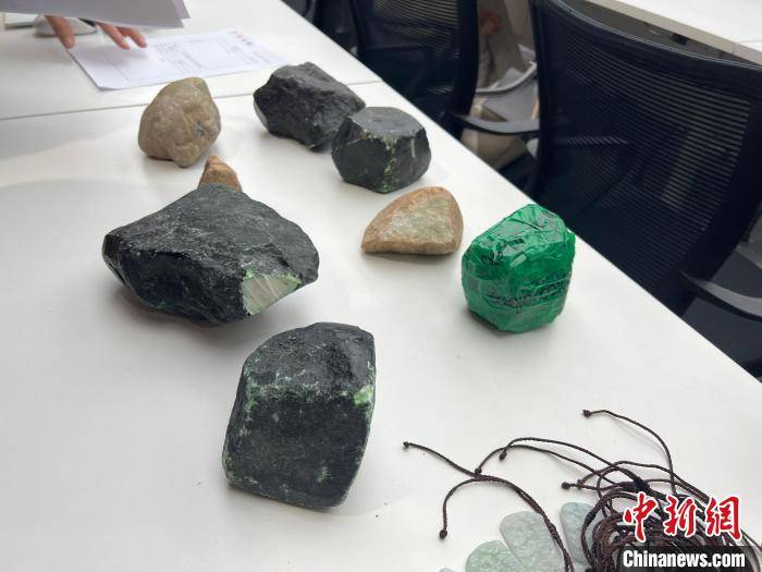 直播售卖玉原石新型诈骗警方捣毁六个团伙抓获130名嫌疑人