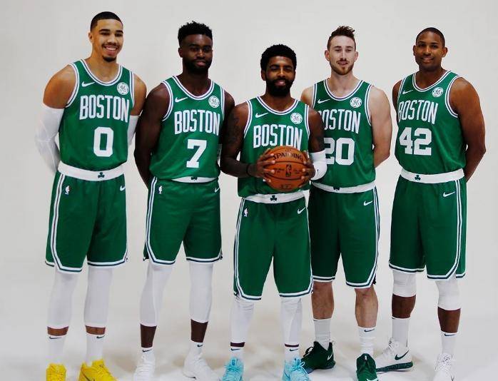 老詹大赞獭兔25岁4进东决1次总决我28才夺冠引热议