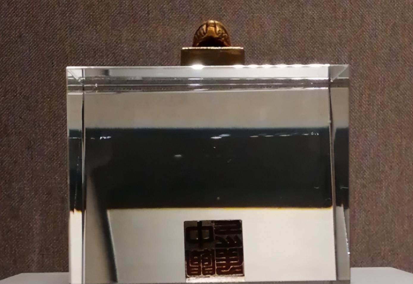 邓州小孩偶然发现金疙瘩,79年900元卖给文物贩子,后发现是国宝_金印