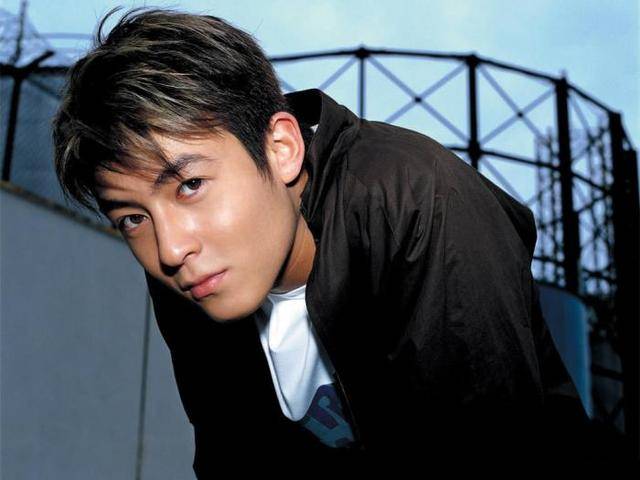 陈冠希当年有多受欢迎与众多女明星合照笑容眼神暴露一切