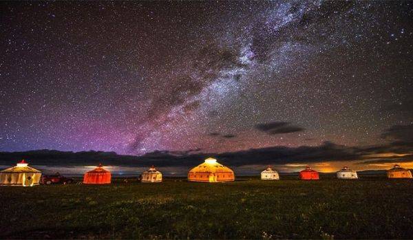烤全羊,手把肉,牛肉干,奶豆腐,烧麦,奶酪,哈达饼,马奶酒……等等等等