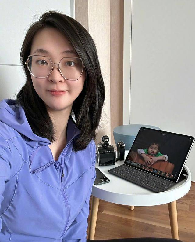 惠若琪带娃出差事业家庭双兼顾女儿成大长腿女排后继有人