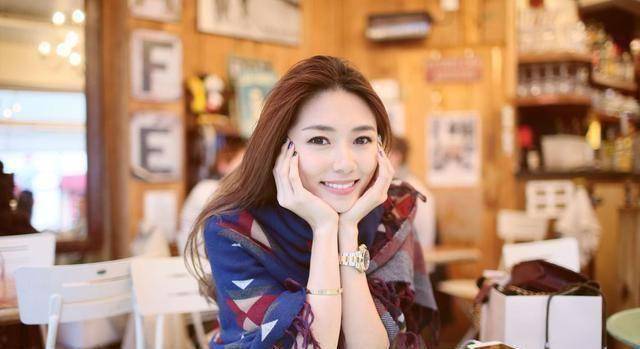 程晓玥也很看中这段感情,甚至为了男友放弃了自己不