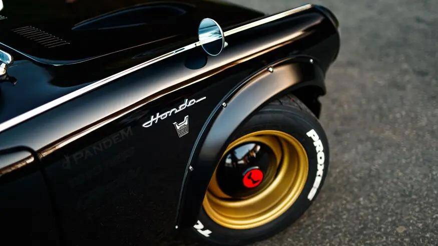 吴彦祖是怎样玩车的,看他改造的1968年本田s800 coupe,爱不爱?