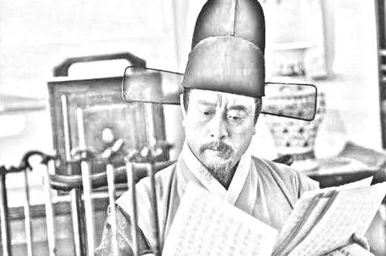 有了这二十个人镇场,王道士突然就有了底气,他拿出祖传的桃木剑进了张