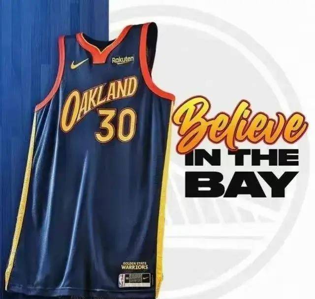 赛季nba75周年纪念赛季的城市版球衣以黑色为底色,身材前是队徽的图案