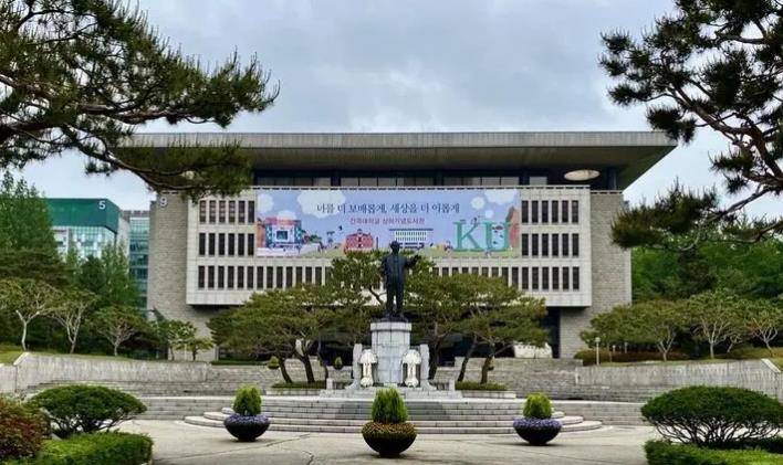 89岁韩国富商侮辱26岁女星95岁遭报应公司被赶出中国