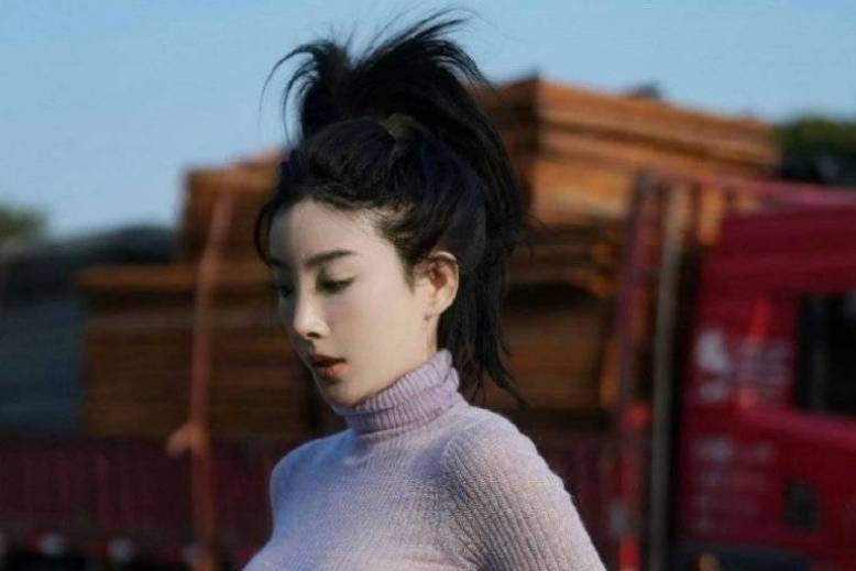 公众人物形象与责任：马卉老师的穿着引发的争议_观众_儿童节目_价值观