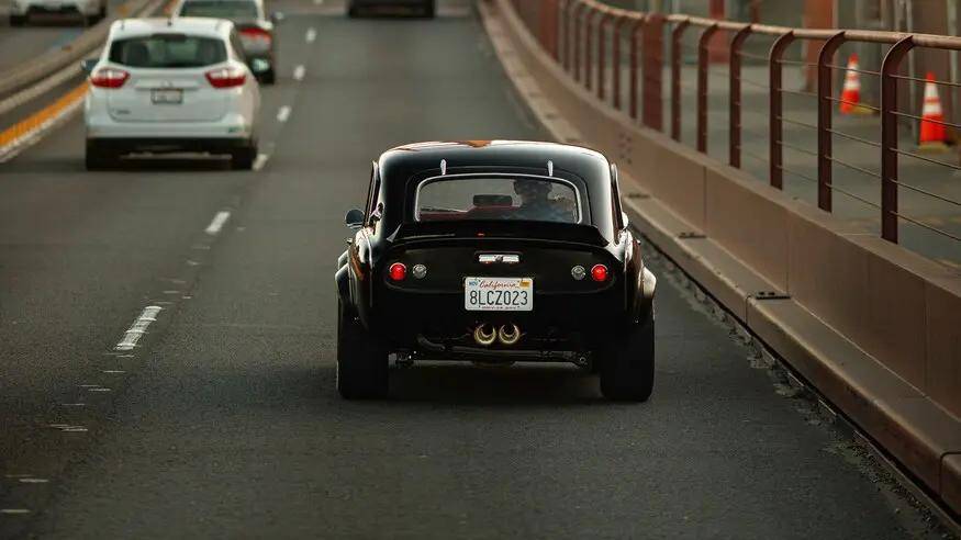 吴彦祖是怎样玩车的,看他改造的1968年本田s800 coupe,爱不爱?