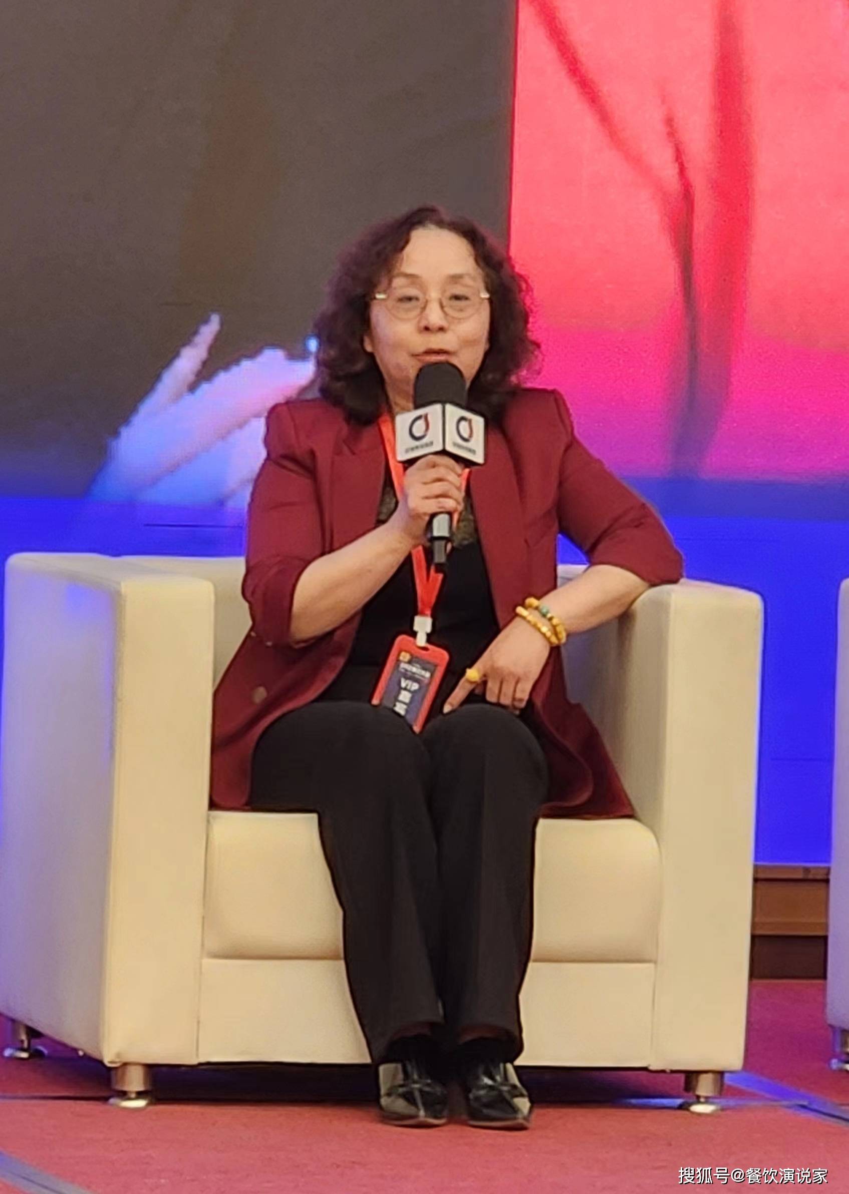 冀菜盛宴创始人叶玉荣女士受邀参加河北餐饮大会并发言