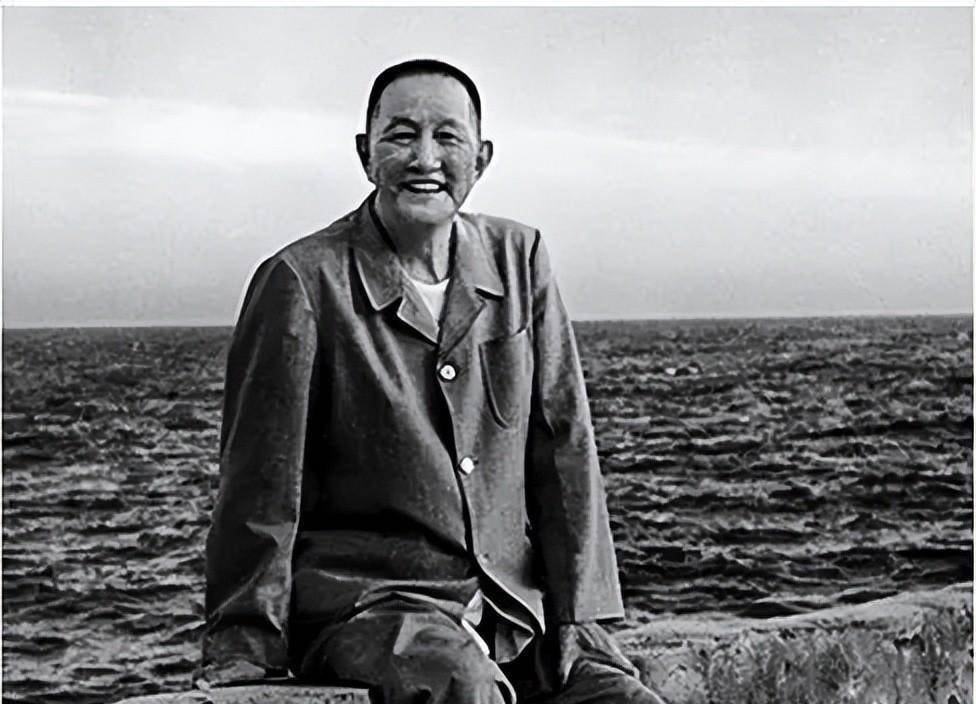 他被下放到农场劳动,不经允许是不能外出的,金宝屯偏僻,没什么可花钱