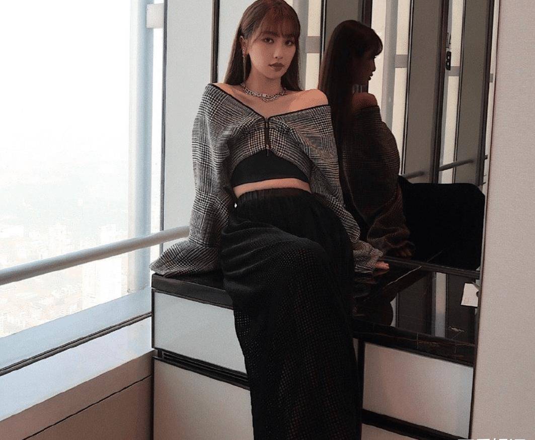 原创the9成员出席活动虞书欣时尚露香肩我却被谢可寅的真实身材吸引