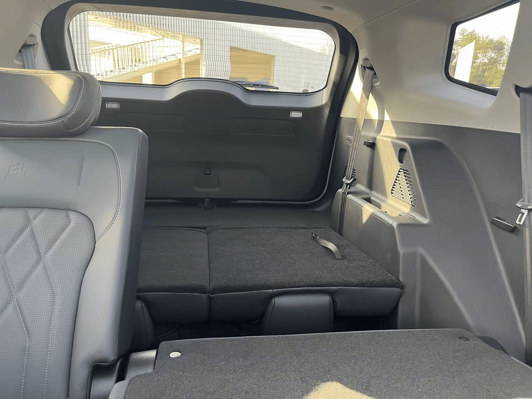 从产品来看,4858mm超长车身以及2850mm超长轴距赋予了捷途x90pro先天