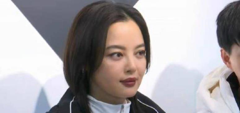 原创辛芷蕾被爆发福后现身机场自己摘下口罩让拍摄网友不愧是你