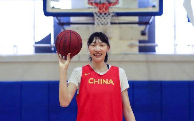 中国女篮队员身高图片