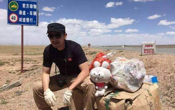 原创2006年为让胡歌休息张冕坐前排丢了命之后张冕父母多了个儿子