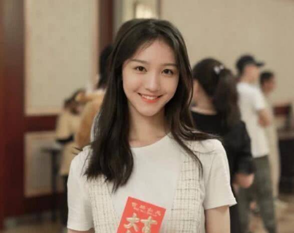 18岁那年,也算是梦想照进了现实,如愿考上了一所南京的艺术院校.
