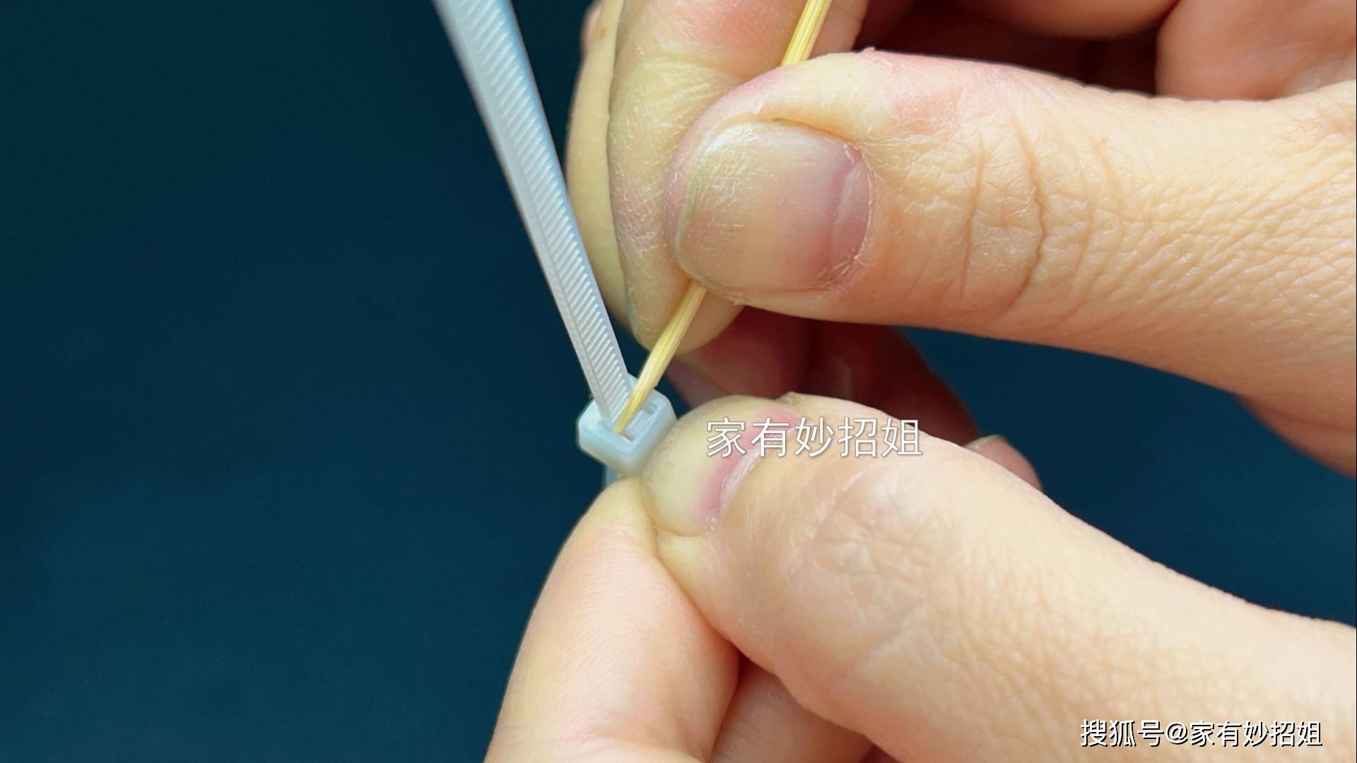 原创才知道扎带是这样解开的不用手拽不用刀割邻居见了抢着学