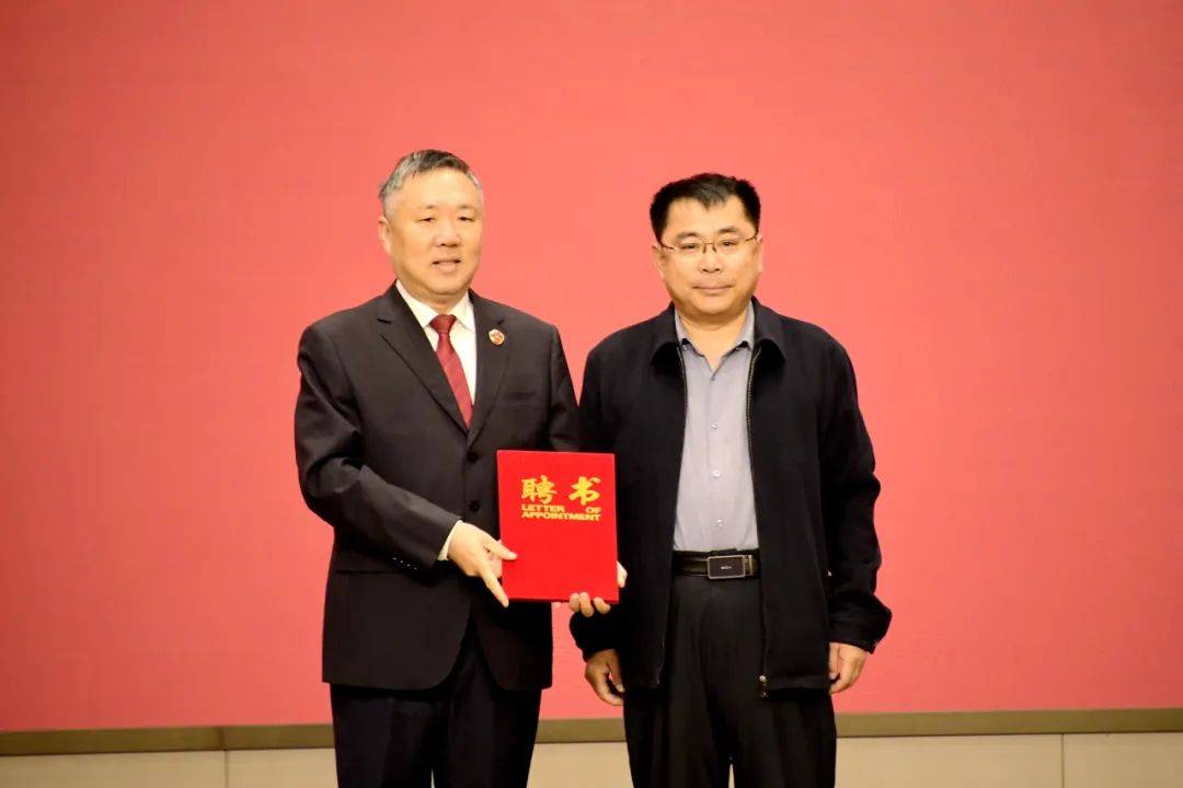 驻马店市人民检察院检察长王军为驻高师生作法治报告