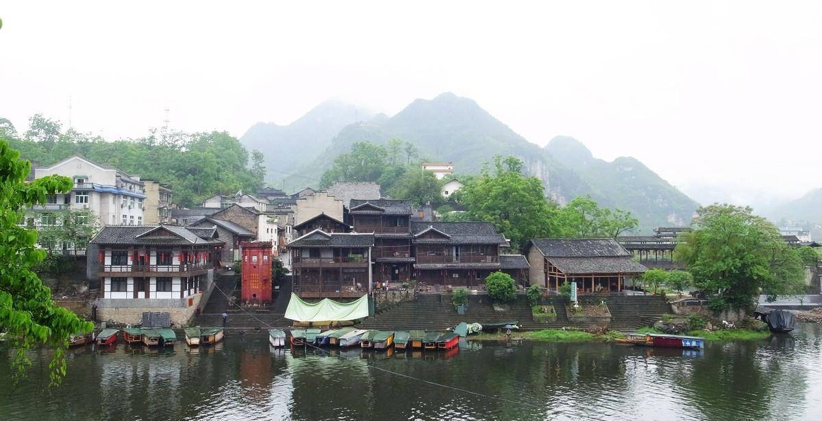 湖南湘西"最平静"的古镇,被誉为"一脚踏三省",很多人来旅游_小镇_沈从