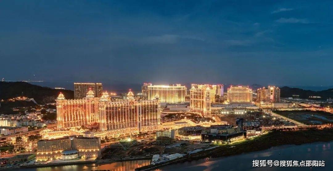 横琴口岸广场,360°环绕山海城三重景观,尽享澳门一线繁华夜景,海景