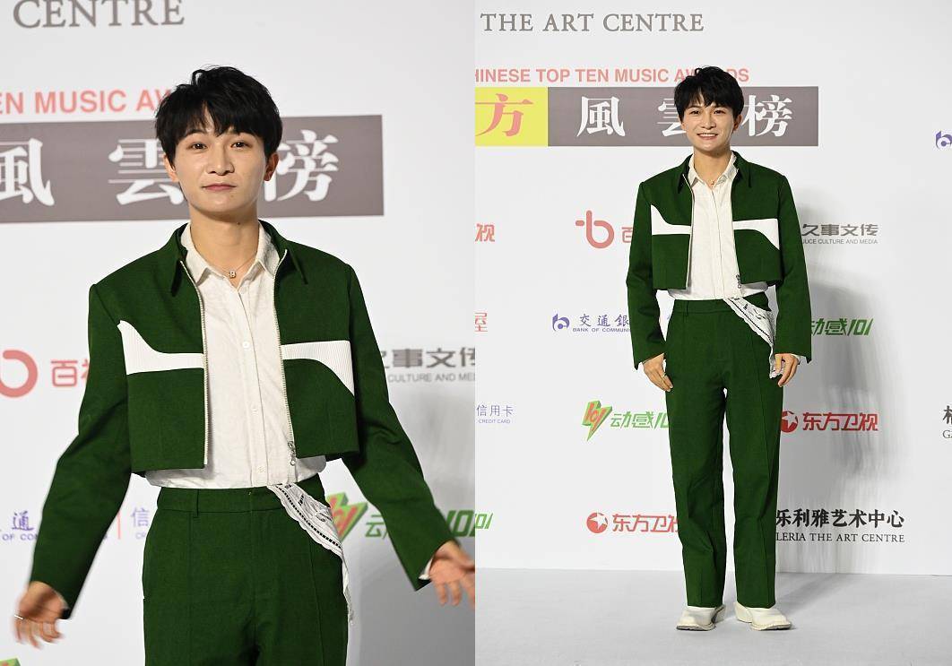 周深的穿搭堪称小个子穿搭模板棒球服配卫衣有运动感超帅