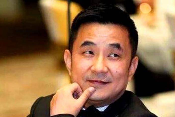 原创欠800亿逃向外国带走一女明星和61个亿父亲葬礼也不回来