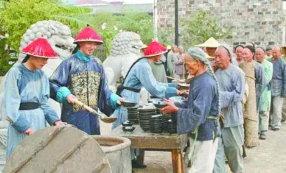 乾隆年間饑荒不斷縣令卻吃著豆腐火鍋乾隆皇帝是怎麼整治的