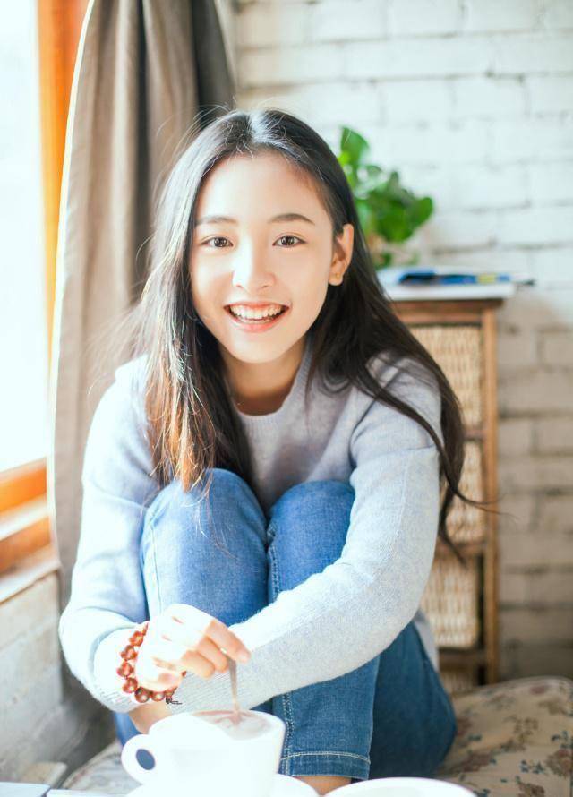 此前胡冰卿与杨洋主演的《旋风少女》以及鞠婧祎主演的《游泳先生》等