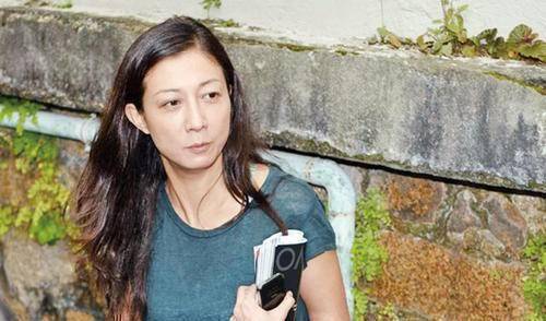 原创为小龙女争家产网曝吴绮莉想要争夺成龙家产经纪人出面否认