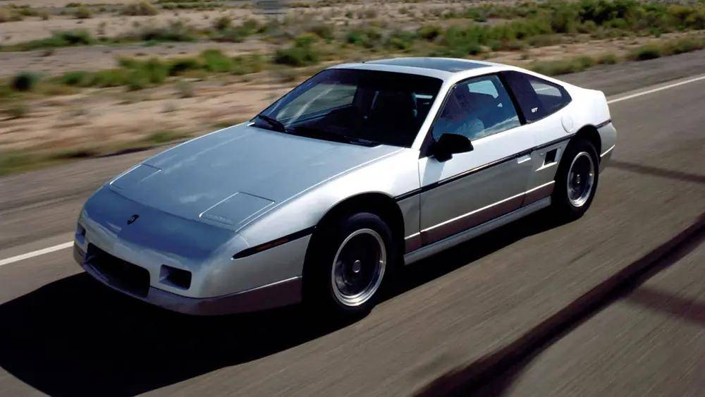 80年代会跑又省油的中置引擎美国跑车-庞蒂亚克fiero_搜狐汽车_搜狐网