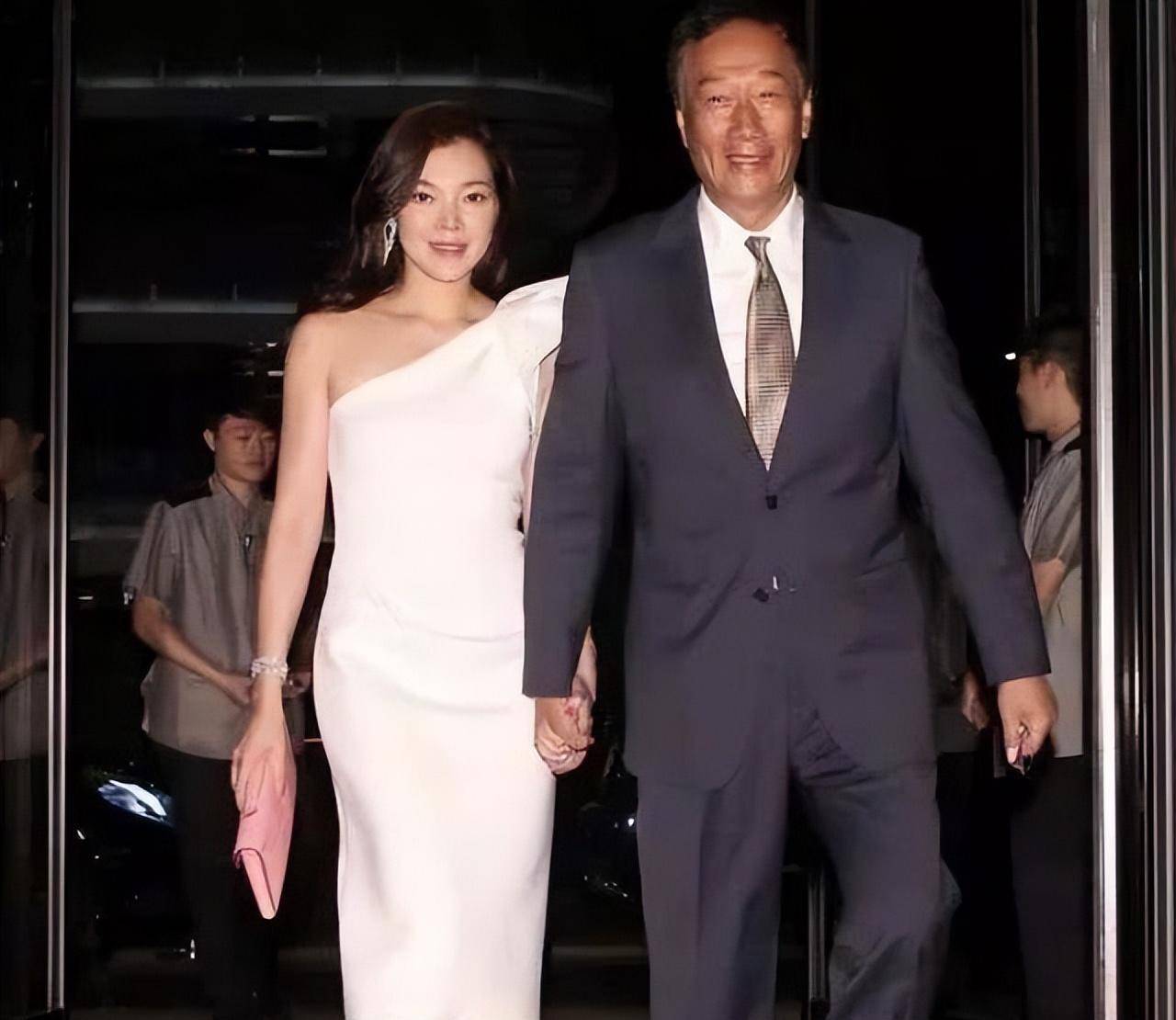 从舞蹈老师变成首富太太,母凭子贵坐拥上百亿_曾馨莹_对方_暧昧关系