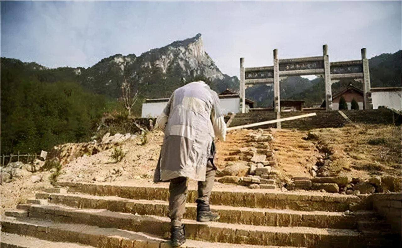 原创他花费43年自建寺庙一件百衲穿到80多岁今门下众多弟子和信徒