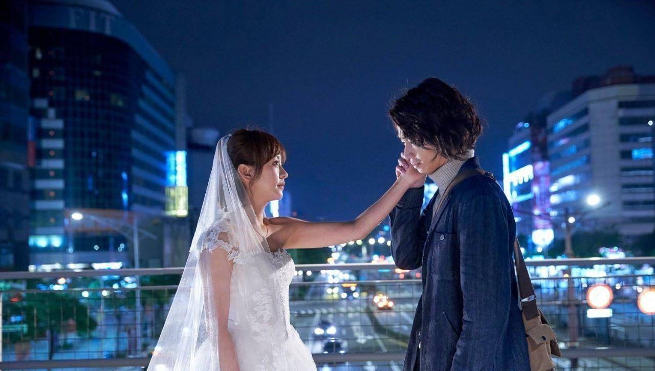 比悲伤更悲伤的事是当可以有佳人相伴,却习惯了孤独,非常喜欢电影所带