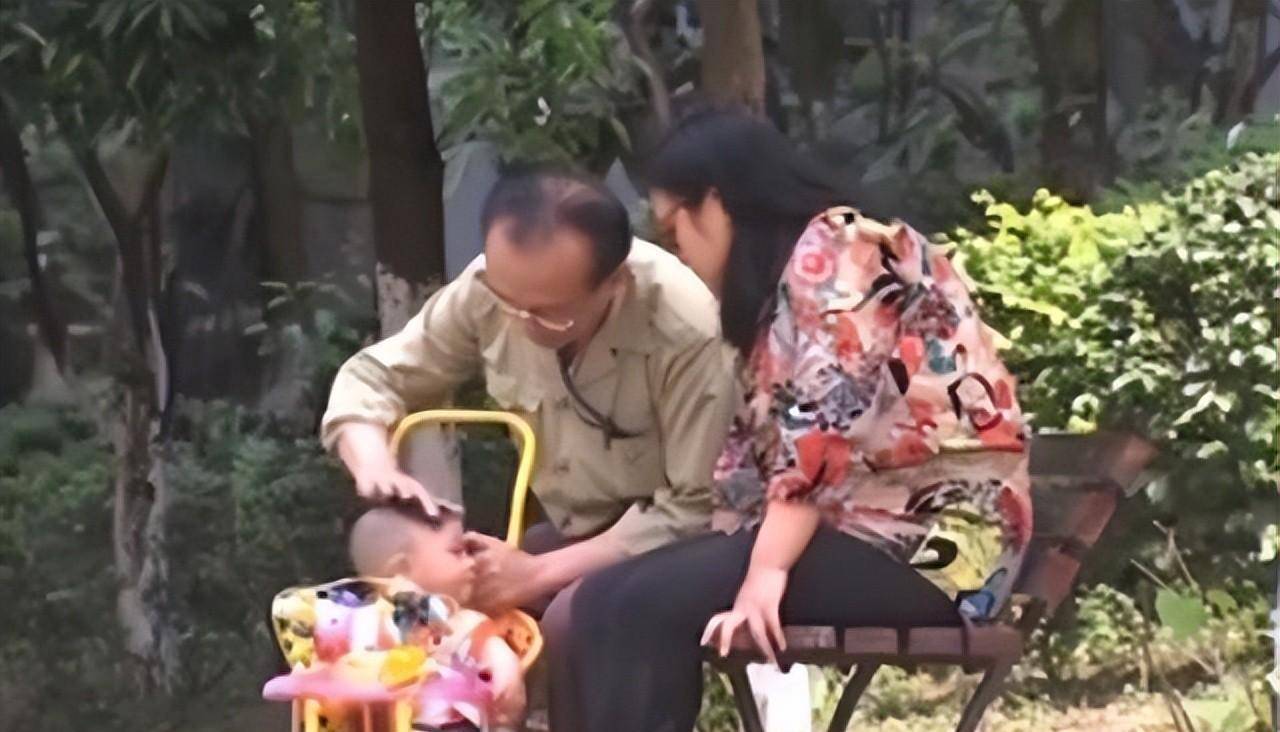 飞泰国做试管婴儿,最终为何流浪街头_老杨_杨果_女儿