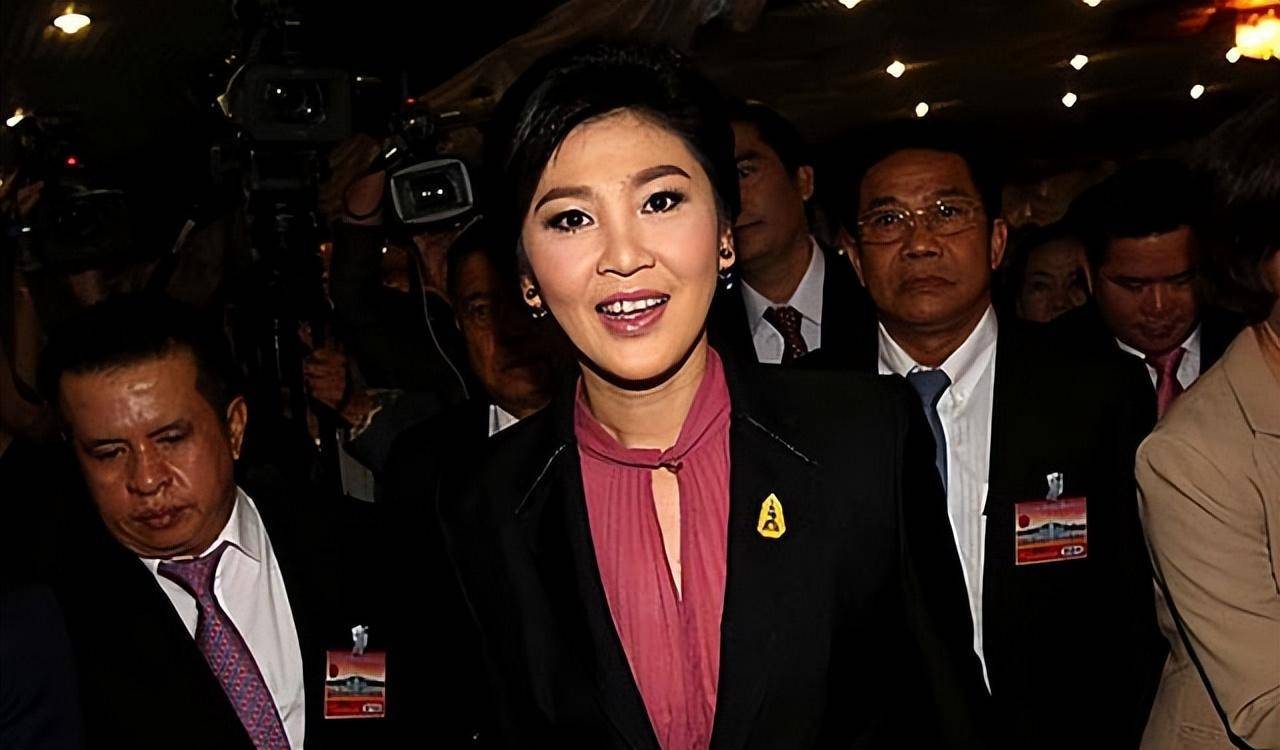 原创英拉跑路细节换车扔手机14名随从帮忙事发前守卫被撤走